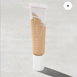 FENTY BEAUTY by Rihanna
Pro Filt'r Hydrating Longwear Foundation